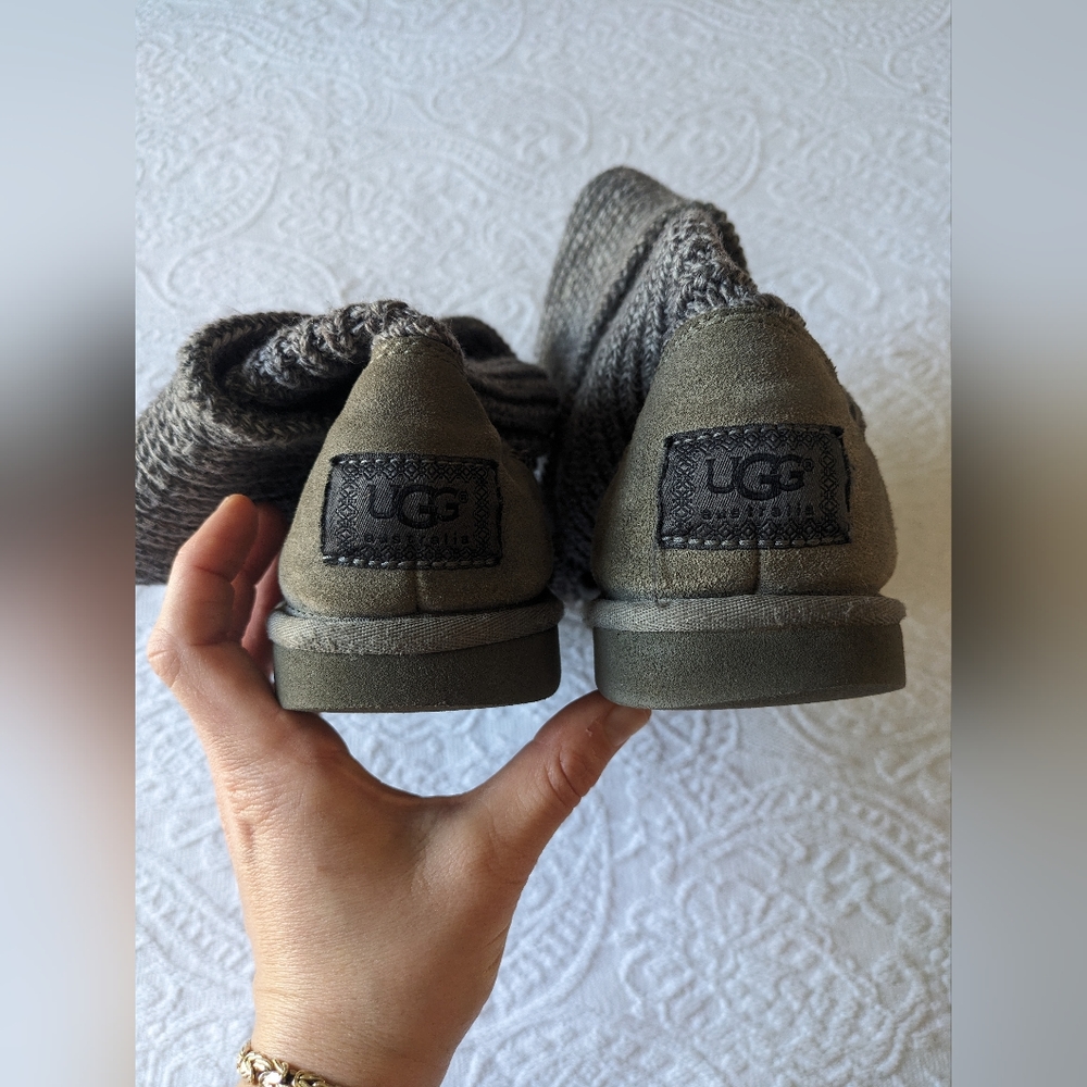 UGG Boots - Picture 2 of 4